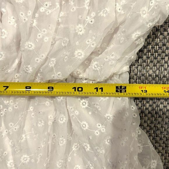 LUCY IN THE SKY cap sleeved tie front eyelet lined minidress size XS  EUC - Picture 7 of 7